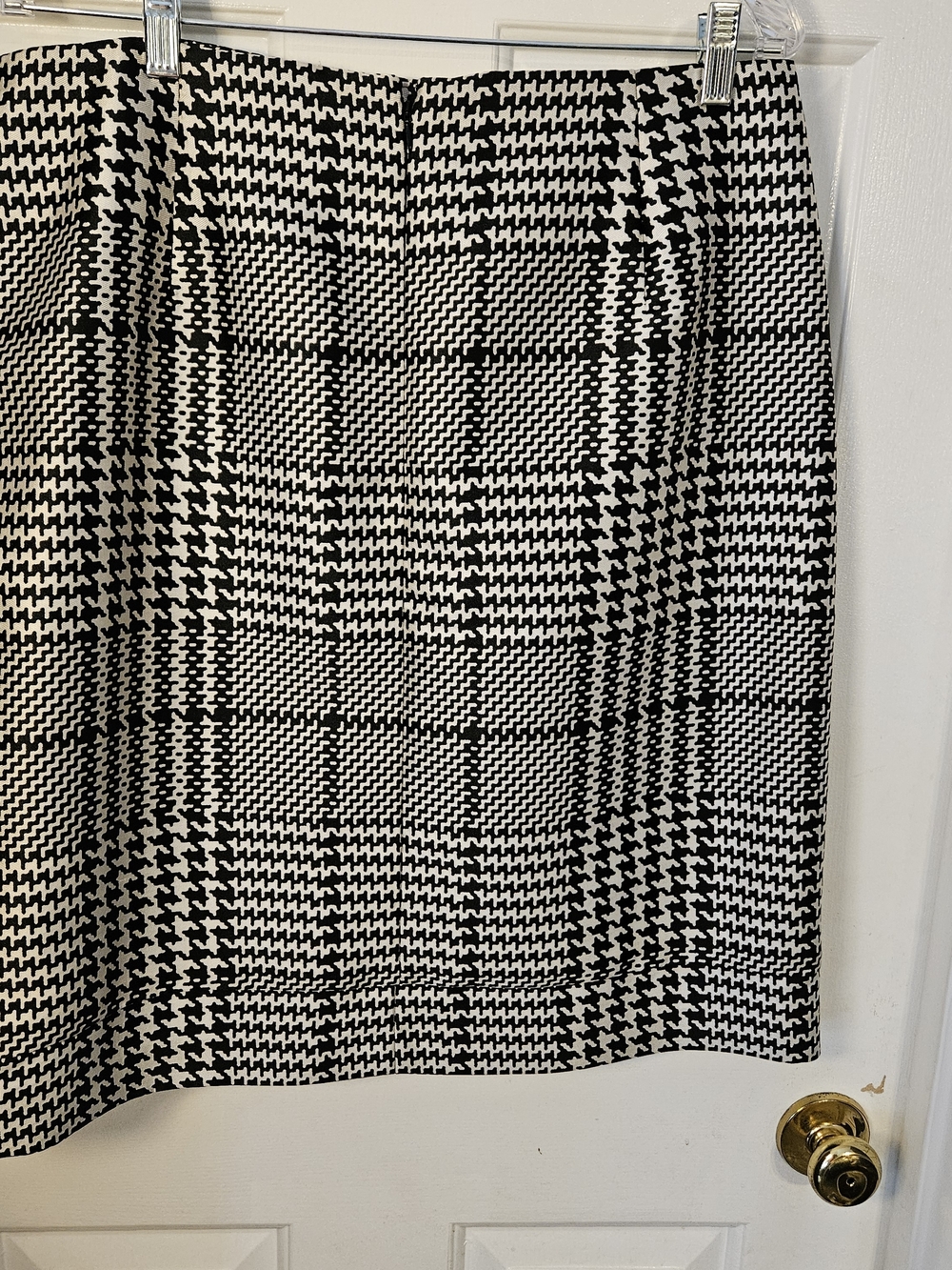 White House Black Market Black and White Houndstooth Trench Coat and Skirt - Picture 14 of 16